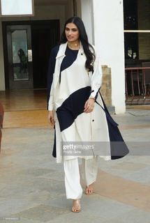 Athiya Shetty feet photo 2