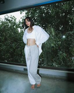 Athiya Shetty feet photo 13