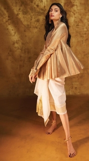 Athiya Shetty feet photo 11