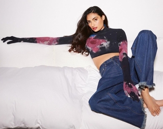 Athiya Shetty feet photo 10