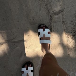 Athiya Shetty feet photo 3