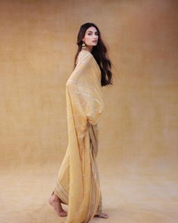Athiya Shetty feet photo 20