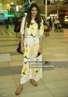 Athiya Shetty feet photo 19