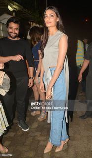 Athiya Shetty feet photo 11