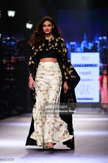 Athiya Shetty feet photo 10