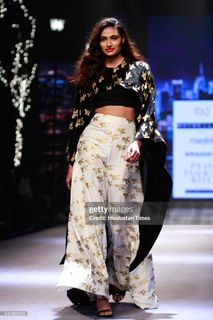 Athiya Shetty feet photo 9