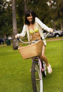 Atsuko Maeda feet photo 3