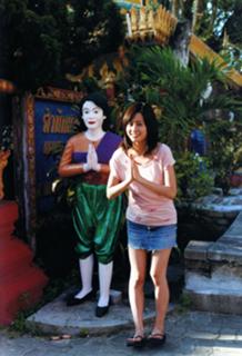 Atsuko Maeda feet photo 4