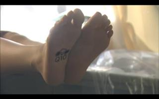 Atsuko Maeda feet photo 7