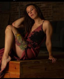 Aubrey Edwards feet photo 11