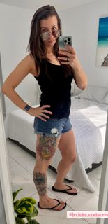 Aubrey Edwards feet photo 4
