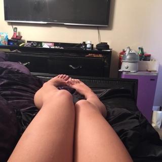 Aubrey Kate feet photo thumbnail