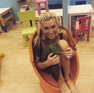 Aubrey Kate feet photo thumbnail