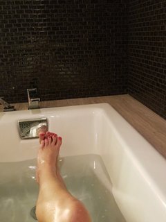 Aubrey Kate feet photo thumbnail