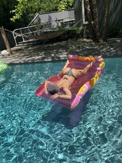 Aubrey Kate feet photo thumbnail