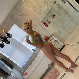 Aubrey Kate feet photo thumbnail