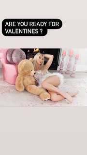 Aubrey Kate feet photo thumbnail