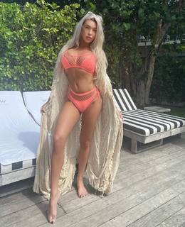 Aubrey Kate feet photo thumbnail