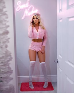 Aubrey Kate feet photo thumbnail