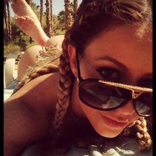 Aubrey O'Day feet photo thumbnail