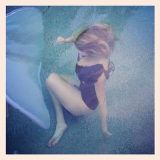 Aubrey O'Day feet photo thumbnail