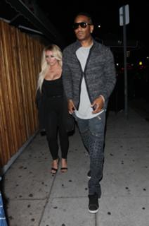 Aubrey O'Day feet photo thumbnail