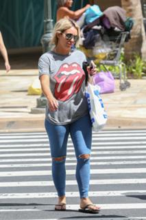 Aubrey O'Day feet photo thumbnail