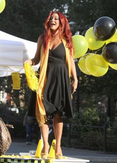 Aubrey O'Day feet photo thumbnail