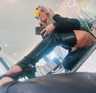 Aubrey O'Day feet photo thumbnail