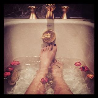 Aubrey O'Day feet photo thumbnail
