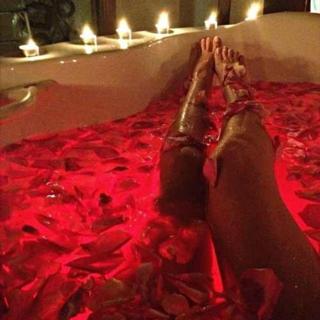 Aubrey O'Day feet photo thumbnail