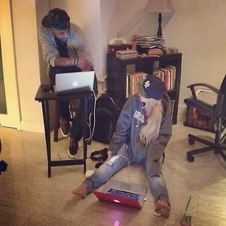 Aubrey O'Day feet photo thumbnail