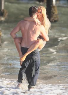 Aubrey O'Day feet photo thumbnail