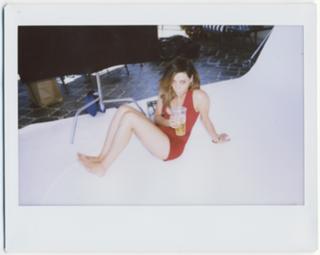 Aubrey Plaza feet photo thumbnail