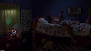 Aubrey Plaza feet photo thumbnail