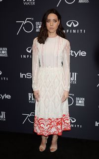 Aubrey Plaza feet photo thumbnail