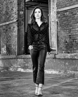 Aubrey Plaza feet photo thumbnail