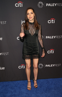 Aubrey Plaza feet photo thumbnail
