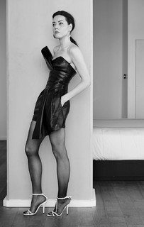 Aubrey Plaza feet photo thumbnail