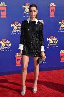 Aubrey Plaza feet photo thumbnail