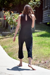 Aubrey Plaza feet photo thumbnail