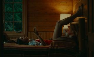 Aubrey Plaza feet photo thumbnail