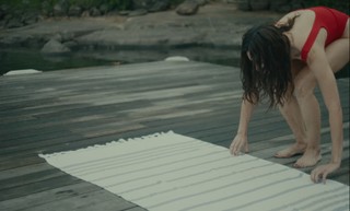 Aubrey Plaza feet photo thumbnail