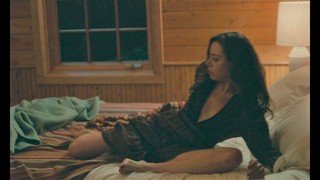 Aubrey Plaza feet photo thumbnail