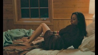 Aubrey Plaza feet photo thumbnail