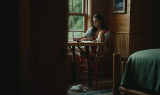 Aubrey Plaza feet photo thumbnail