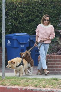 Aubrey Plaza feet photo thumbnail