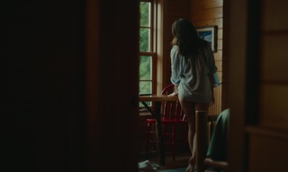 Aubrey Plaza feet photo thumbnail