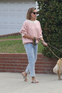 Aubrey Plaza feet photo thumbnail