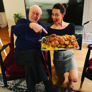 Aubrey Plaza feet photo thumbnail